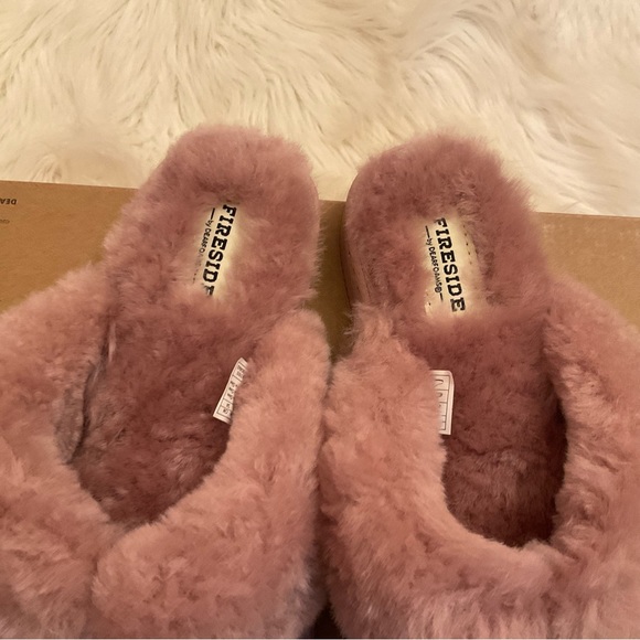Fireside by Dearfoams Auburn Genuine Shearling Thong Slippers New in Box Size 8 - Picture 6 of 11